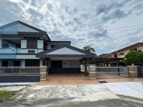 Destiny Guesthouse Kuching Near Airport 4pm checkout
